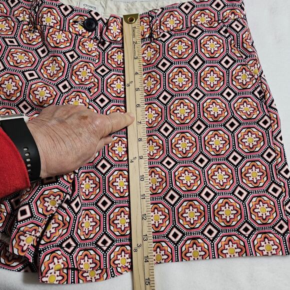 Crown & Ivy Shorts Size 14 Stretchy Button/Zip Fly Pockets Geometric Dressy - Picture 4 of 11